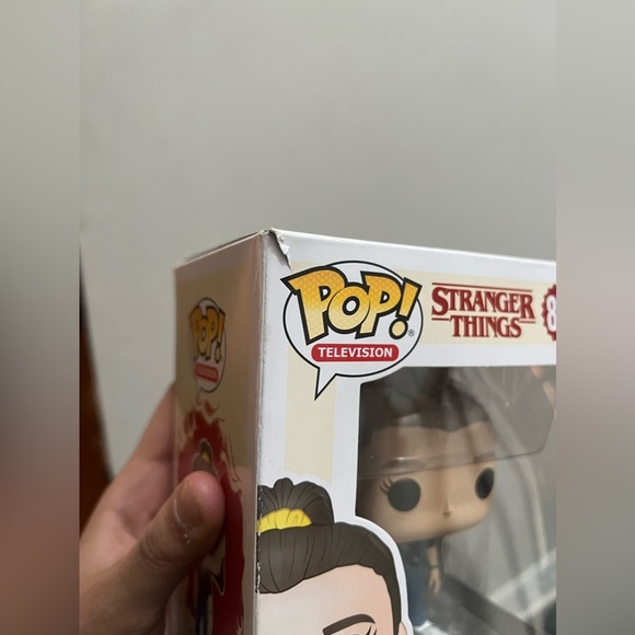 POP! TELEVISION STRANGER THINGS 843 ELEVEN
VINYL FIGURE FUNKO 2375428 new in box - Picture 7 of 8